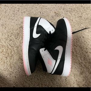 jordan 1 mid GS Artic Punch